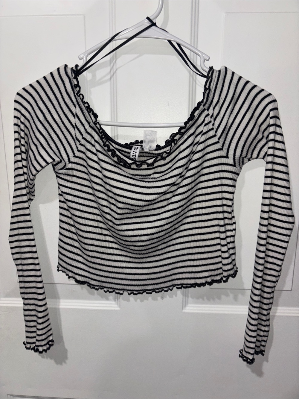 Divided Black & White Striped Long-Sleeve Lettuce-Edge Top